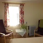 Ferien-Apartment mit Gartenblick